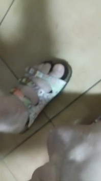 รองเท้าแตะสีครีม