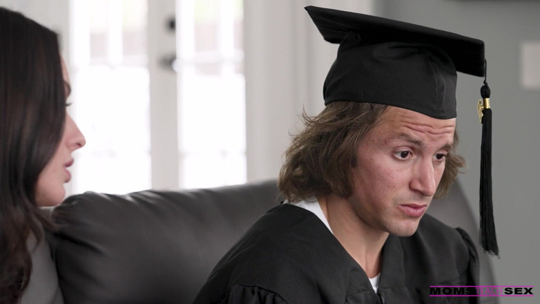 Moms teach sex: Stepsons Graduation Day - S16:e1