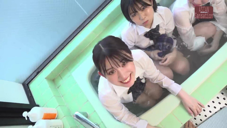 Lust lab: ไม่ได้แก้ผ้าแล้วปัญหาคืออะไร? - อาบน้ําผู้หญิงซีทรูเปียก - cut1