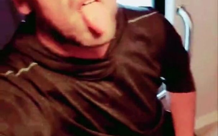 Slutboyben: Slutboyben Cam4 - cumblast de trem público