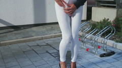 Loreley add: Kencing di balik legging