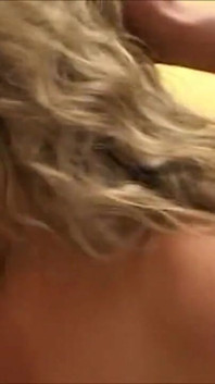 Orgie torride avec une brune et une blonde