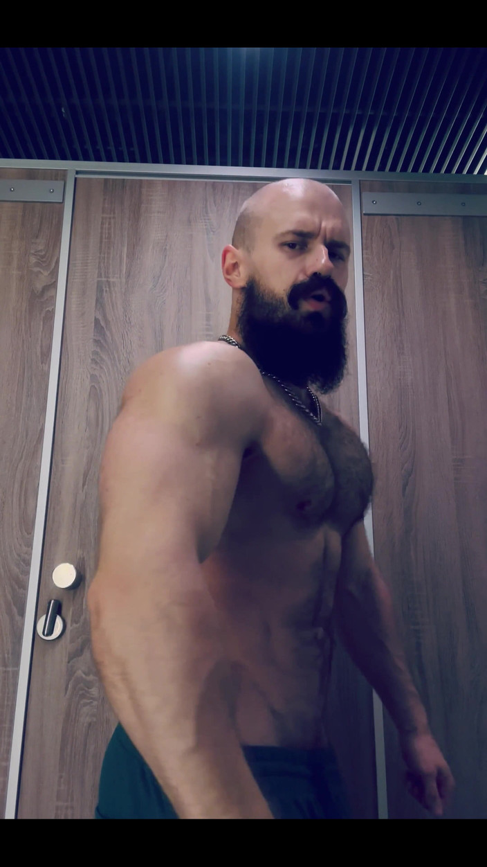 Mister Stone: Saya Semua Berpeluh dan Berotot Begitu Dipam