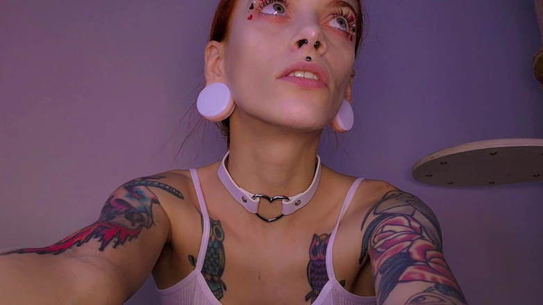 TattoedGirl666: Krásná děvka ukazuje její hezkou tvář