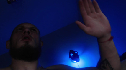 Hunky time: 直毛茸茸的腋窝。