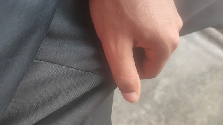 AlexAlejandro13: Über der hose berühren
