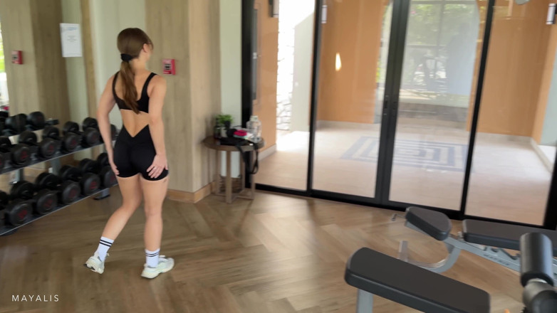 Lily Cute: ¡La primera sesión del entrenador de fitness lindo se vuelve...