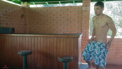 skpro_: Mi hermanastra cachonda casi me atrapa masturbándome y la convencí...