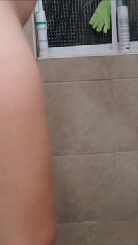 Golden Shower mit Sara Blonde
