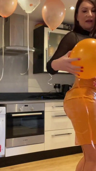Bu senin partin büyük balonlarını patlatıyorum
