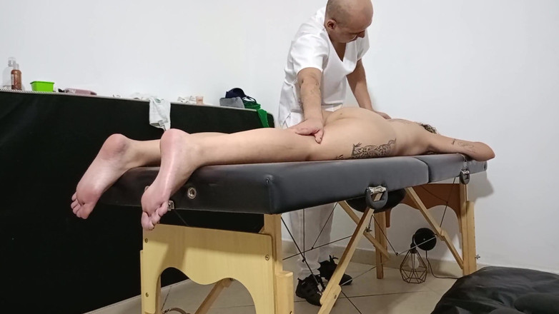 Gabi SweetCouplesStories: Candela calda e massaggio con olio