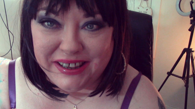 Tina Snua: エッチトーキングのBBWスラットが、私と同じようにチンポをしゃぶってほしい!