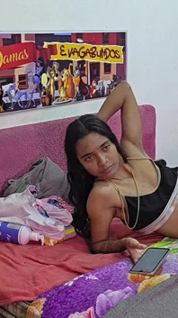 Gadis panas kurus memberikan pantatnya sangat lazat