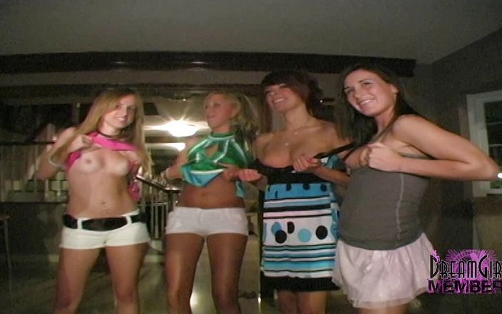 Dream Girls: Gadis-gadis pesta pamer di rumahku sebelum klub