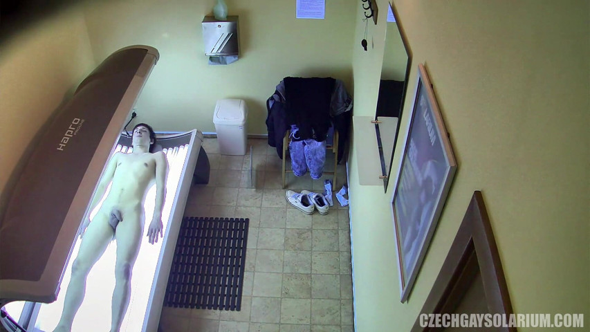 Czech Gay Solarium 43 Muscled Stud Gets Caught in the Act (Czech Gay Solarium)