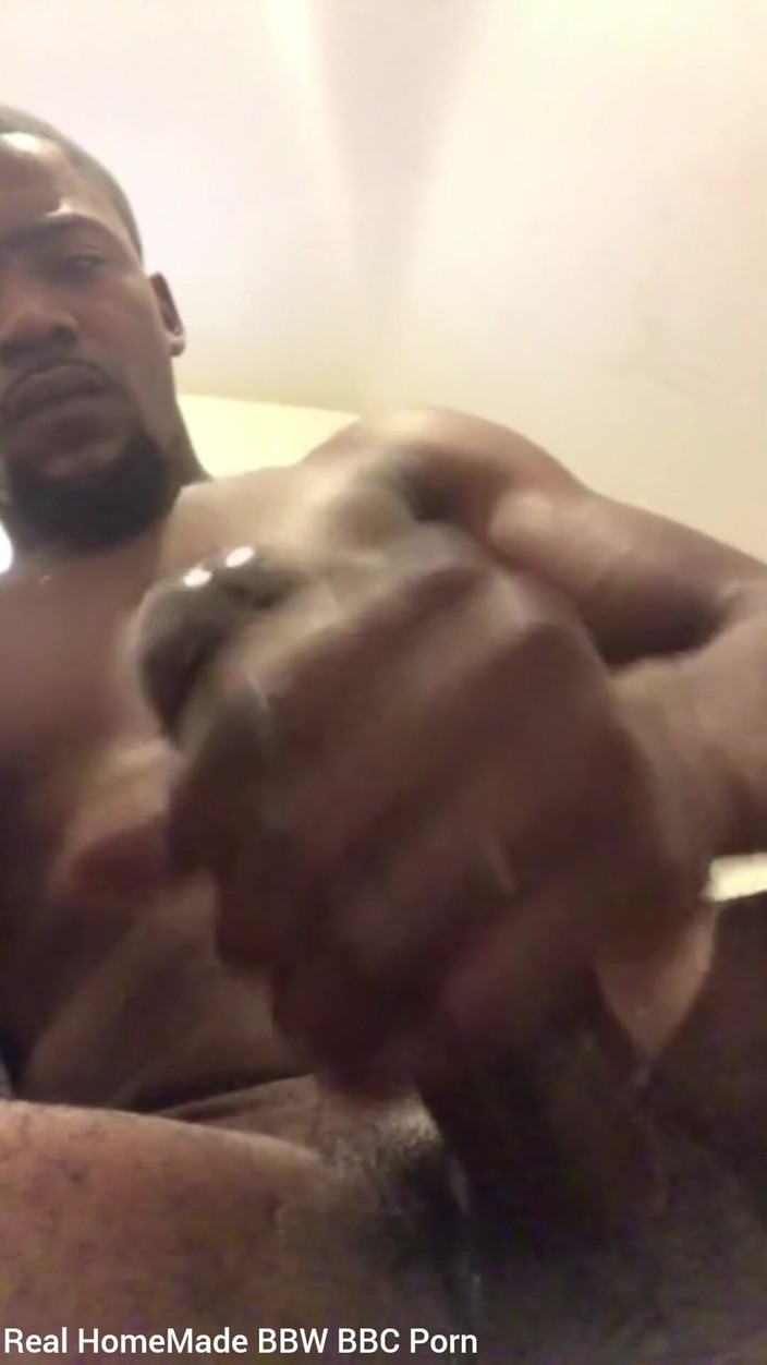 Big black cock BBCee: Bên dưới Camvu sục con cu to đen của tôi bắn...