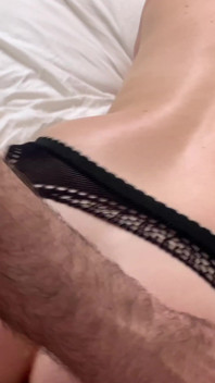 Madrastra intenta enseñar sexo pero hijastro sigue follando el agujero equivocado
