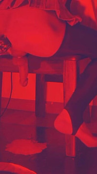 Lelaki Pondan dikongkek keras oleh dildo besar ini sehingga saya memancut susu