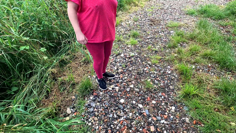 Bouncy Tits Action: Utomhus tuttträning - hårt