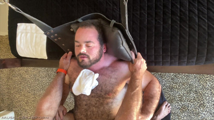 Muscle Bear Porn: नीचे से नीचे