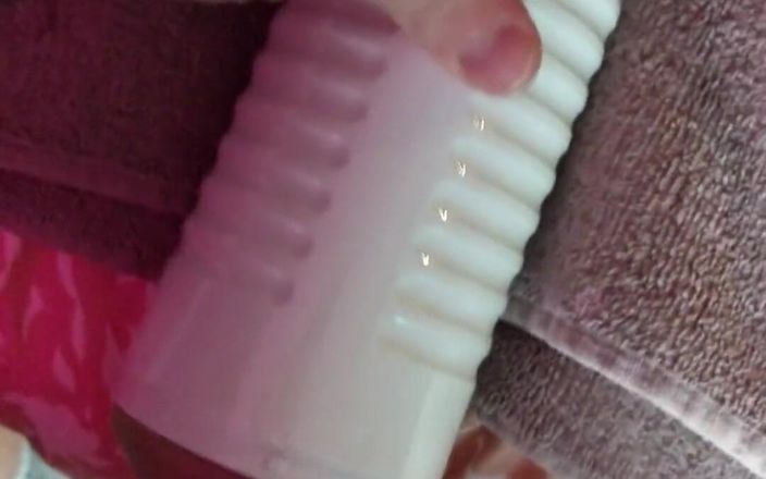 Bald Daddy: Chelddaddy Demon forează jucăria Flesh Light, lovituri de cur, gemete,...