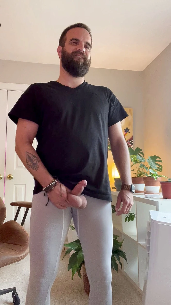 GKM888: Afternoon big balls jacking off session