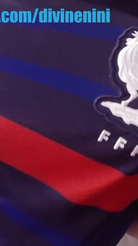 Ho conosciuto un tifoso francese di calcio, con un seno naturale e un grande e una bocca da professionista per.