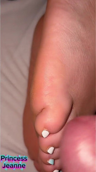 Muy cerca de pies sexy y delicados dedos pequeños de los pies en primer plano