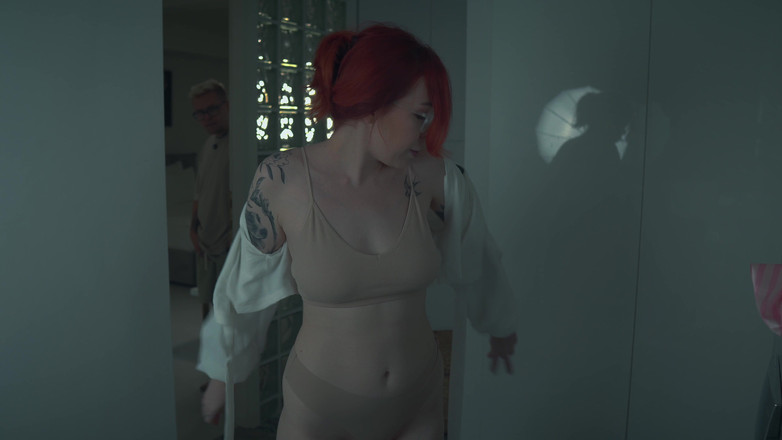 Toma Mur: Nevlastní máma sdílí postel s nevlastním synem v hotelu - creampie...