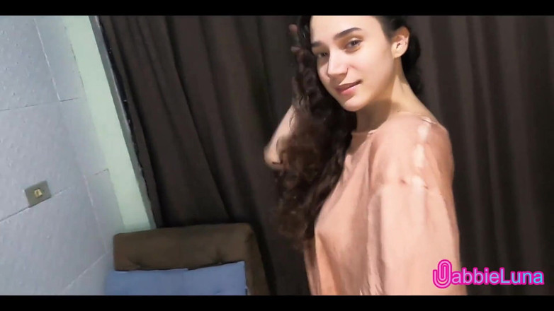 Gabbie Luna: Sexy holka saje prut