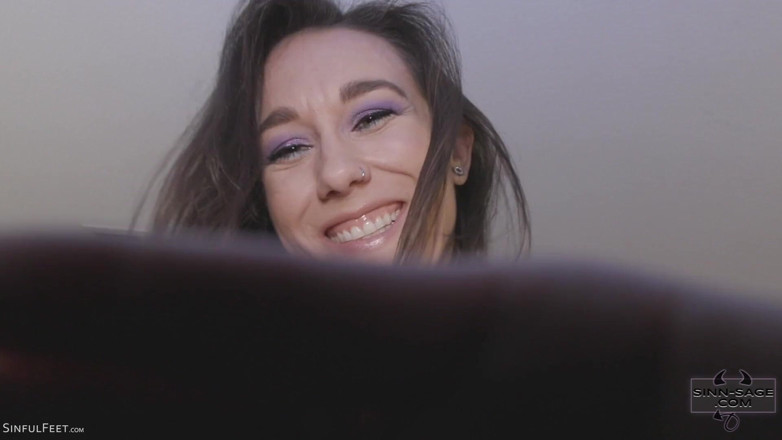 Sinn Sage: 継姉妹の秘密