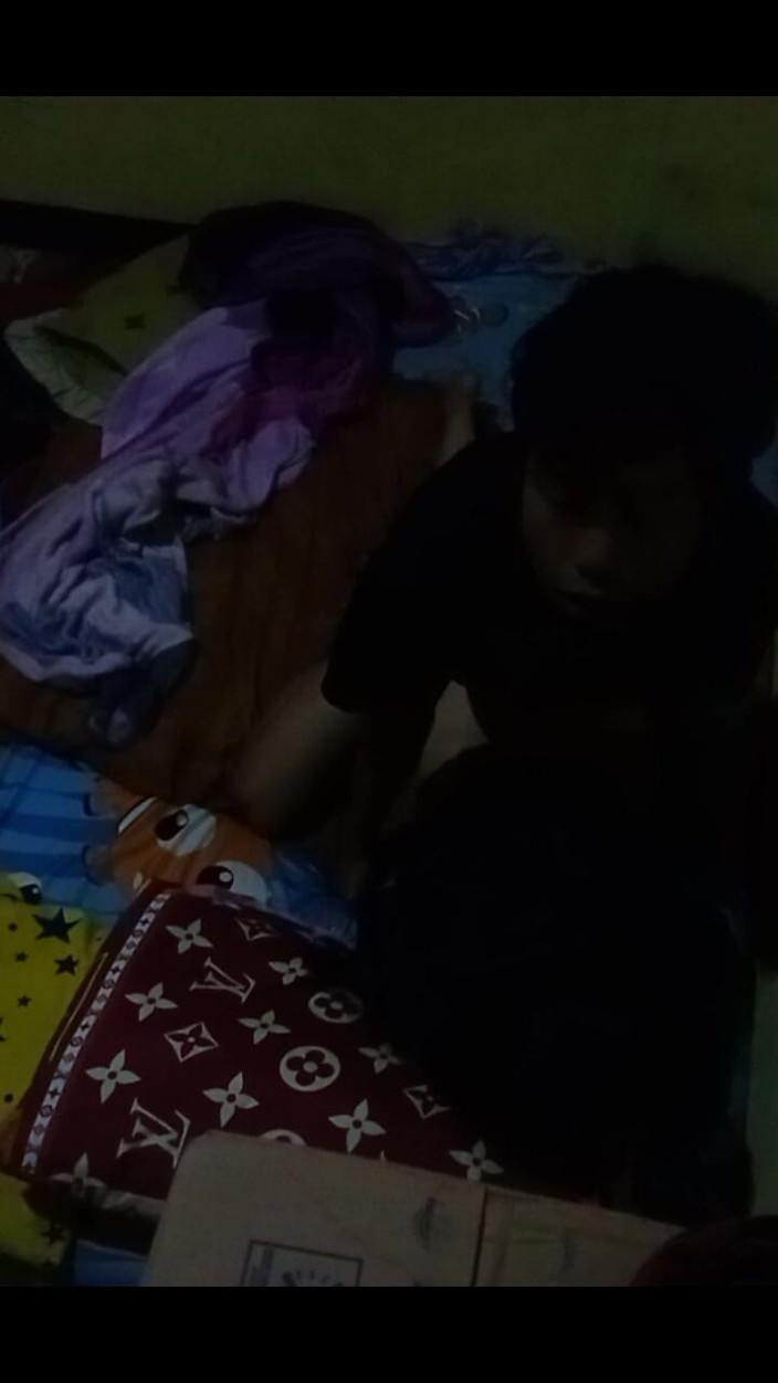 Famly sex: Crot auf dem arsch des teenager-mädchens ist so lecker, wenn...