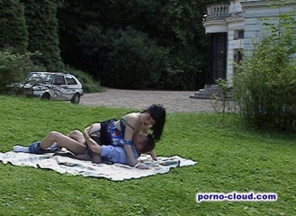 Porno Cloud: Garden fucking party
