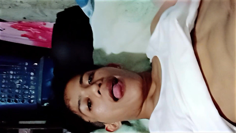 Rent A Gay Productions: Pompino alex: masturbandosi sulla porta del paradiso