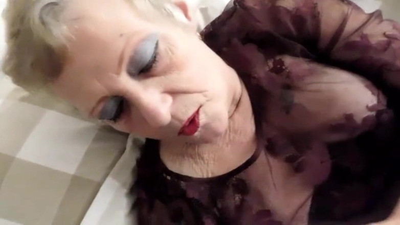 Nylon Ann: Cumshot in my mouth