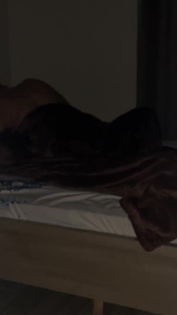 Sexe réel à la maison, baisers et baise passionnée en missionnaire !