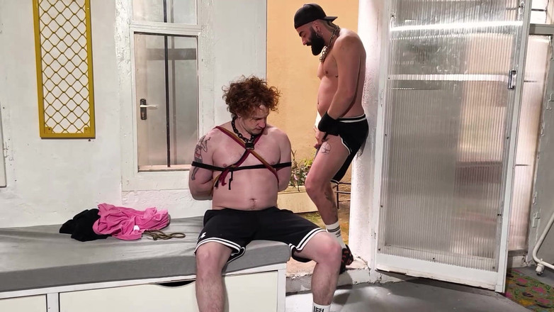 The bearded master: À destination de Papi. Un maître barbu utilise Chris Hunter