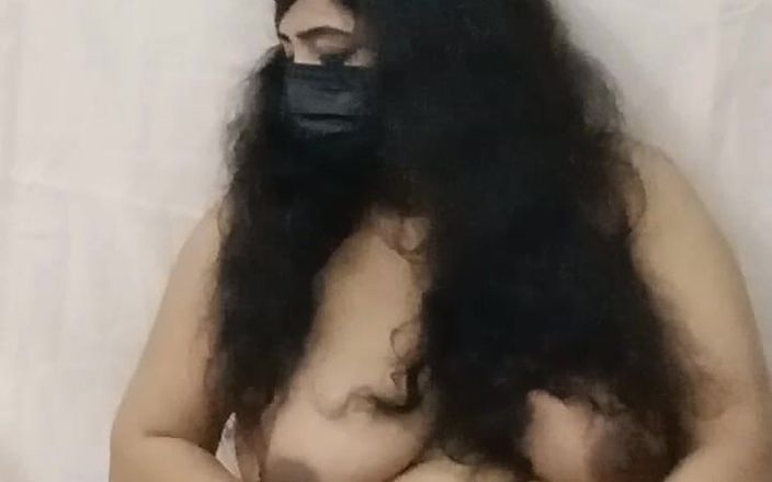 Arooj10: पाकिस्तानी देसी हॉट लड़की बड़े स्तन दिखा रही है