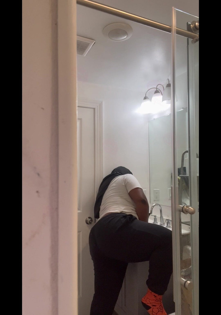 Anye Meshell: Mmmm esses homens estão me assistindo em uma vídeo chamada