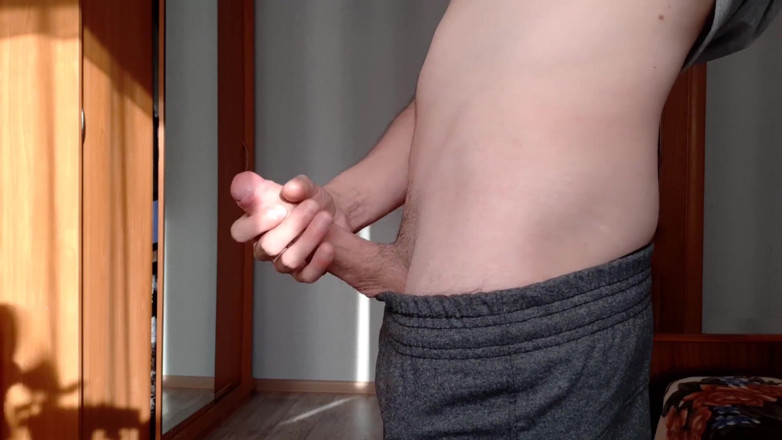 AlexRusFun: 农村青少年撸管他的大鸡巴并在桌子上射精