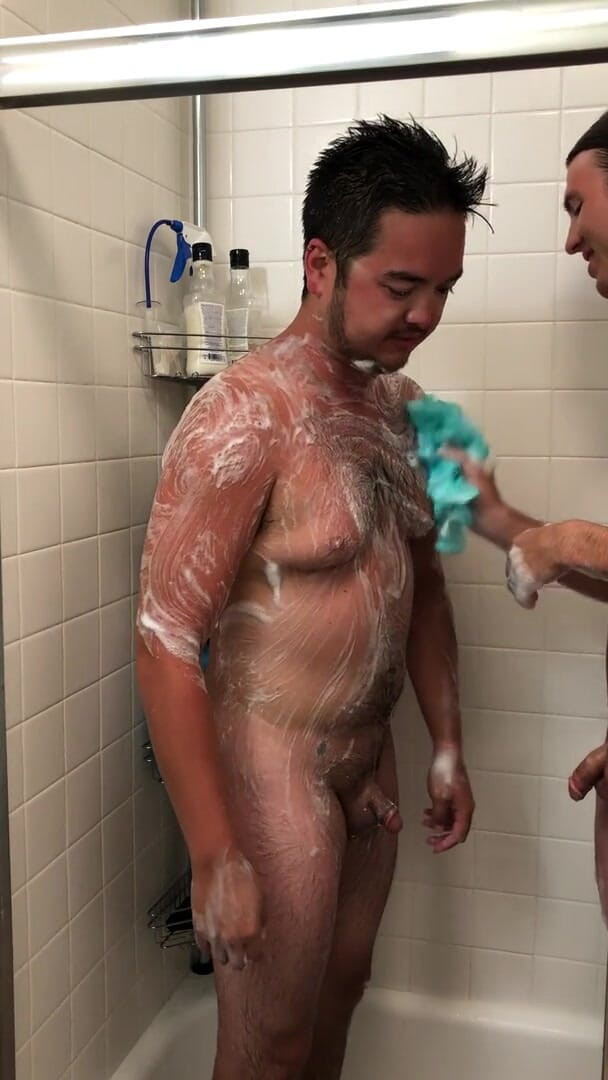 Those Gay Guys: Pasca kongkek mandi dan melancap ke bawah bersih