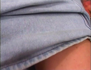My porn family: Chlupatá milfka s velkými prsy masturbuje