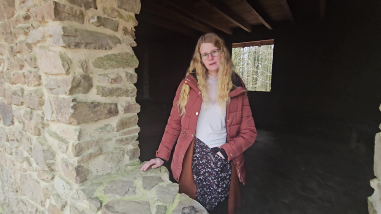 Bikergirl_97: Outdoor Fick Am Keltenwall Mit Cumshot