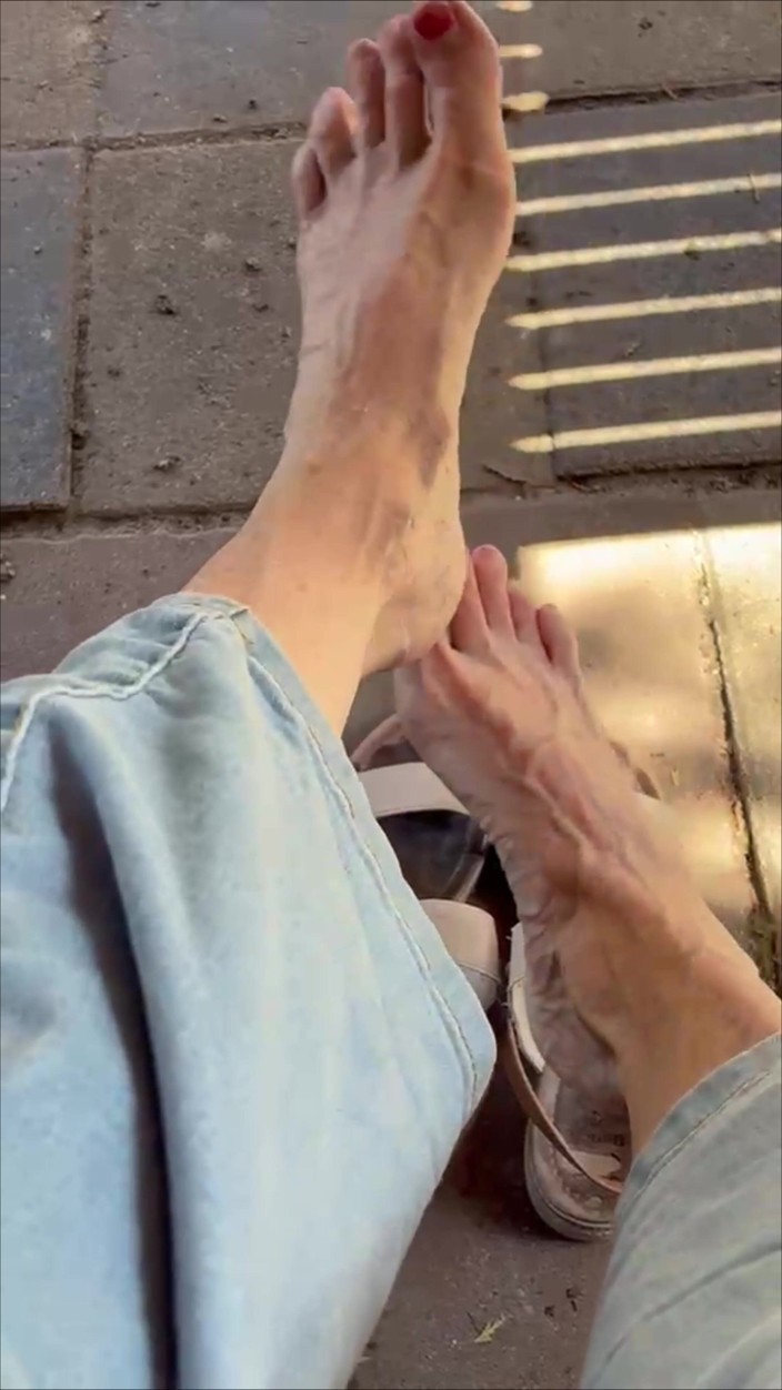 Goldschatz59: I Miei Vecchi Piedi Hanno Una Breve Pausa