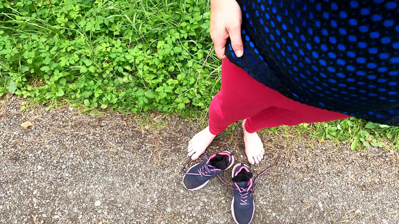 Bouncy Tits Action: Majtki w dół i cipa walenie