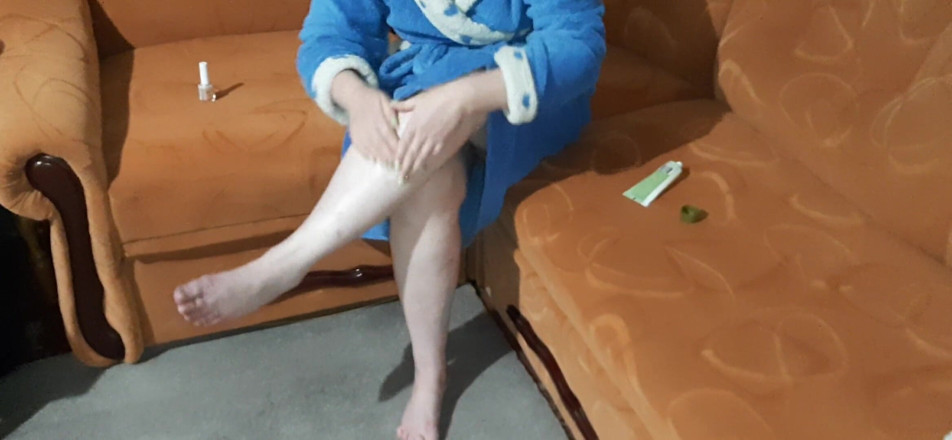 Vik_All: Accidental Flash of Stepmoms Pussy