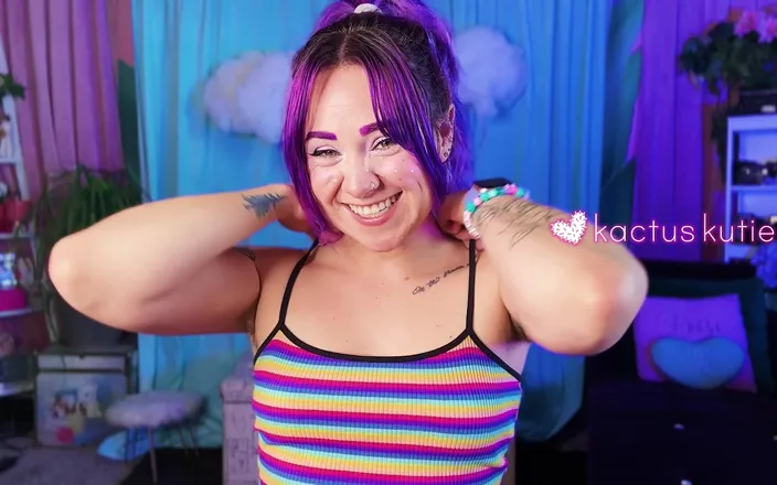 Kactus kutie: Pee Countdown and Cleavage Tease