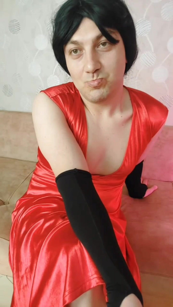 Kitty_Cross: Zrzavá oblečená bílá ženská Sissy
