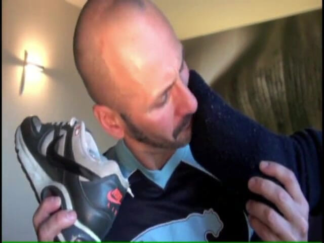 Sneaker gay: Penyerahan langsing di Milano untuk Nicola Antonio