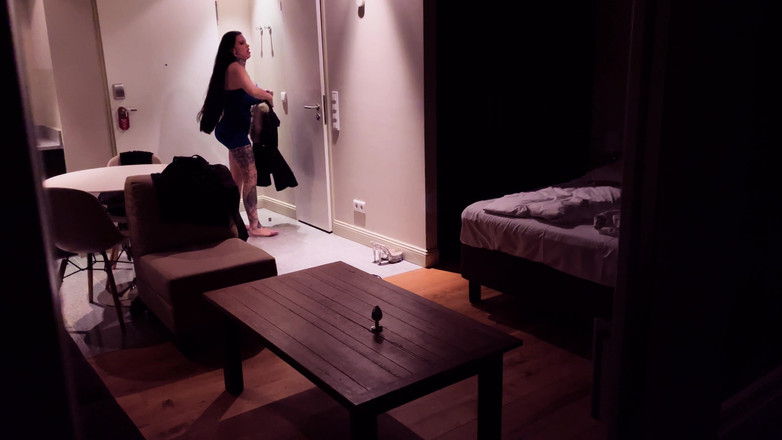 Miss Alessa Milano: El hombre me envió un video.